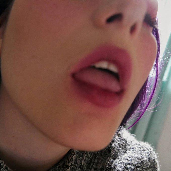 Just about to have some plant based hot cocoa, what's up with you? https://t.co/fUd5PJVOz5<a href="/tag/paypig"class="tags"><span>#paypig</span></a><a href="/tag/walletrinse"class="tags"><span>#walletrinse</span></a><a href="/tag/walletdrain"class="tags"><span>#walletdrain</span></a>