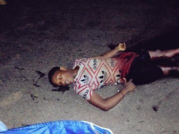 ____bigchris's tweet photo. 😭😭😭ma boy dropped dead by the @PoliceNG people let’s keep protesting until we are heard. Keep resting boy(Rinji Bala Peter)#EndPoliceBrutalitynow #EndSarsProtests #EndSarsNow #EndPoliceHarassment #EndSARS https://t.co/cqb2cT1u9o