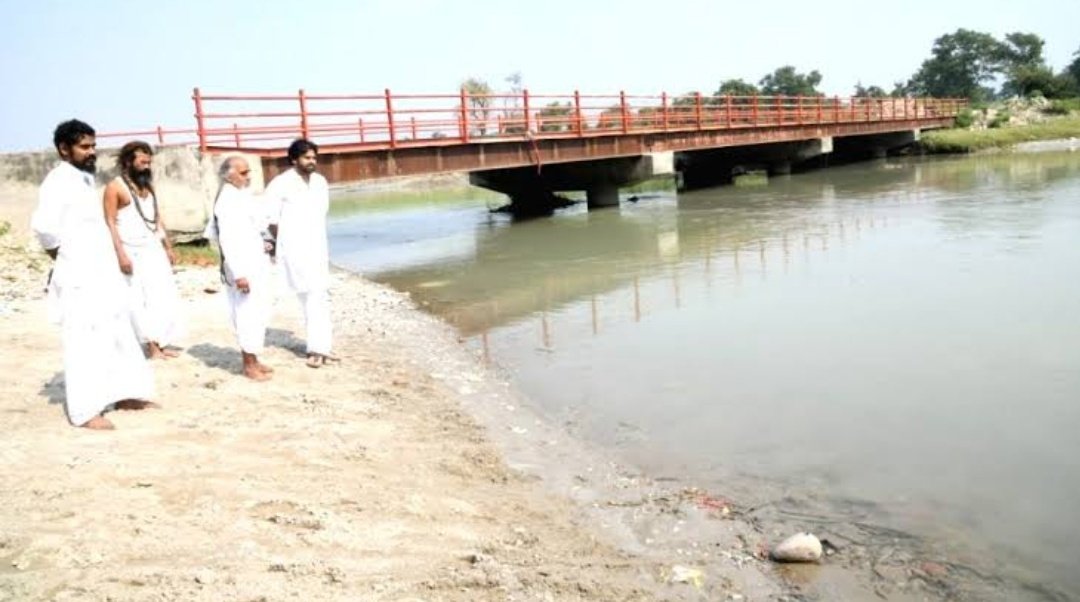 bolisetti_satya's tweet photo. Prof #GDAgarwal, IIT Professor‌, world renowned environmentalist, became Swami Gnan Swaroop Sanand,  sacrificed his life to preserve #Ganga on 11th Oct 2018

We were in his Ashram in Haridwar

#ManaNudiManaNadi arranged a special webinar to pay tributes to the Soul of Ganga.. https://t.co/q6sZDJ4ZQ0