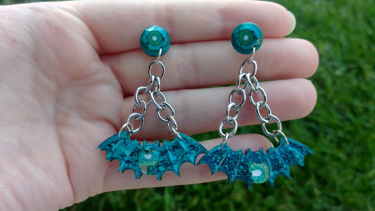i love how these earrings came out one pair for $20, both for $30. can be combined with the other $20 earrings from earlier in the thread to get the discount!!