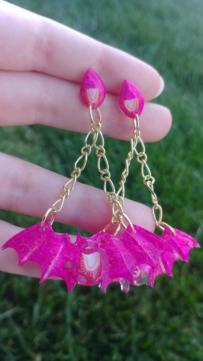 i love how these earrings came out one pair for $20, both for $30. can be combined with the other $20 earrings from earlier in the thread to get the discount!!