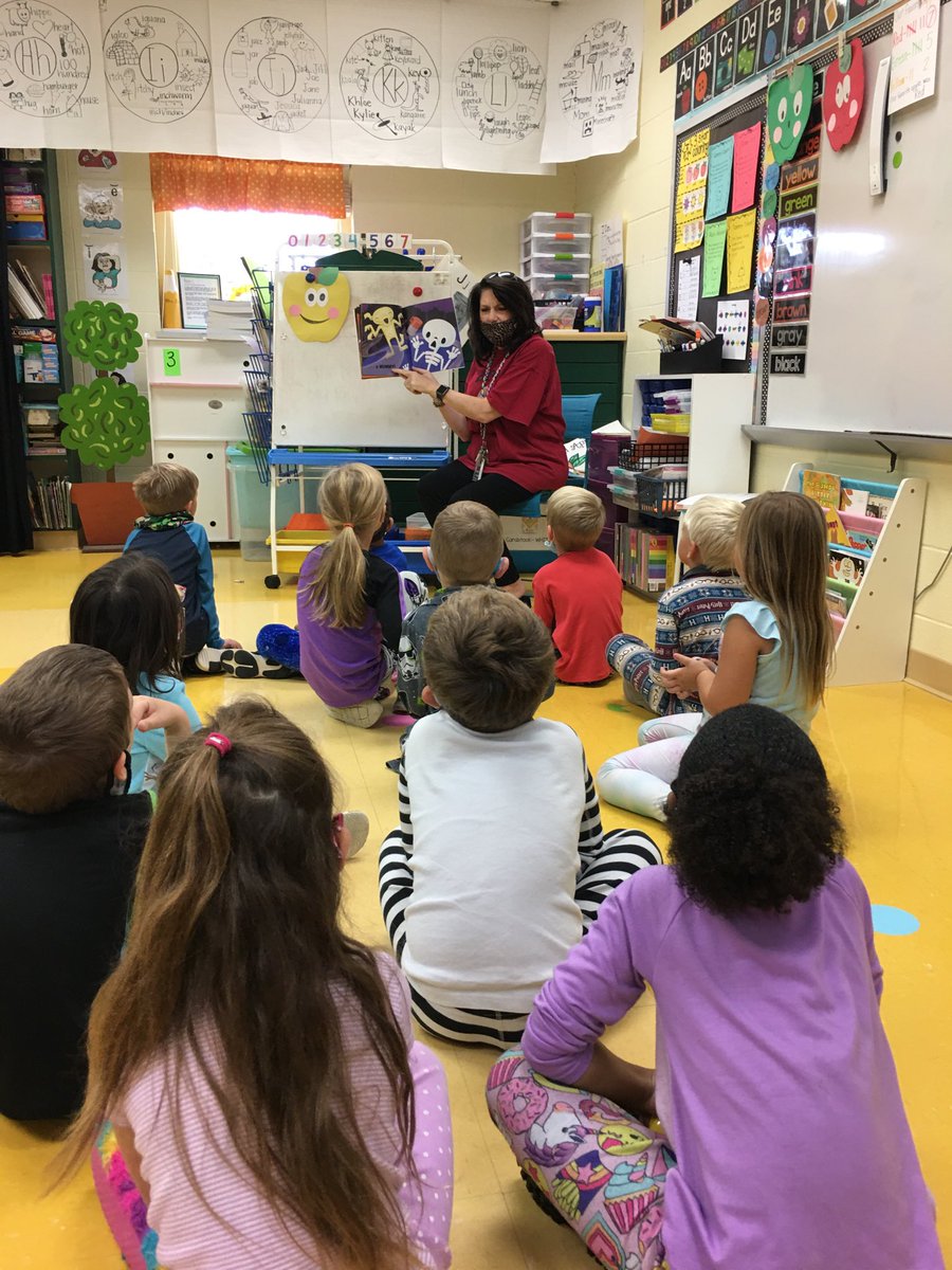 Mrs. Bragwell reading to Kindergarten students and reinforcing letter sound recognition. Teamwork makes the dream work! #don’tyouforgetaboutme