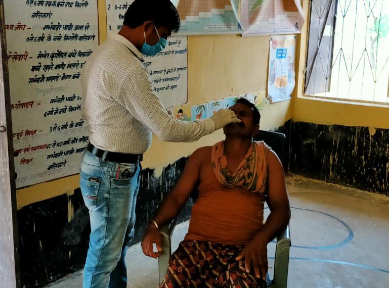 स्वास्थ्य कर्मचारियों के जीवन से खिलवाड़ का नमूना देख लीजिए , मंत्री महोदय ! कोरोना जांच हेतु पी पी ई कीट उपलब्ध नहीं कराया जा रहा है !
<a href="/TS_SinghDeo/">T S Singhdeo</a> 
<a href="/bhupeshbaghel/">Bhupesh Baghel</a> 
<a href="/PriyankaJShukla/">Dr. Priyanka Shukla</a> 
<a href="/narendramodi/">Narendra Modi</a> 
<a href="/CGRHO11/">स्वास्थ्य संयोजक कर्मचारी संघ छत्तीसगढ़</a> 
<a href="/drramansingh/">Dr Raman Singh</a>