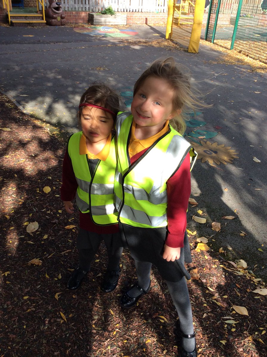 FRISroom3's tweet image. Yellow day brought the sunshine to school.#eyfsfun