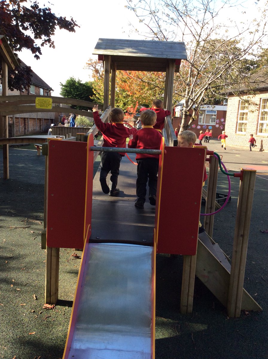 FRISroom3's tweet image. Fun in the sun #eyfsfun