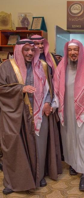 Ahmad_amansour's tweet photo. ٥٠٠/١٩٦🔸د:صالح محمد #الونيان"✍️وُلد #ببريدة ١٣٧٦هـ تعليمه الأولي بمدارسها بكالوريوس ماجستير دكتوراه كلية أصول الدين جامعة الإمام  أستاذ مساعد جامعة القصيم متعدد العضويات مؤسس أول مستودع خيري سعىٰ لتأسيس  جامع محمد بن عبد الوهاب إمام خطيب مؤلف مبادرات خيرية داخل #القصيم وخارجه" https://t.co/3um0TuUoax