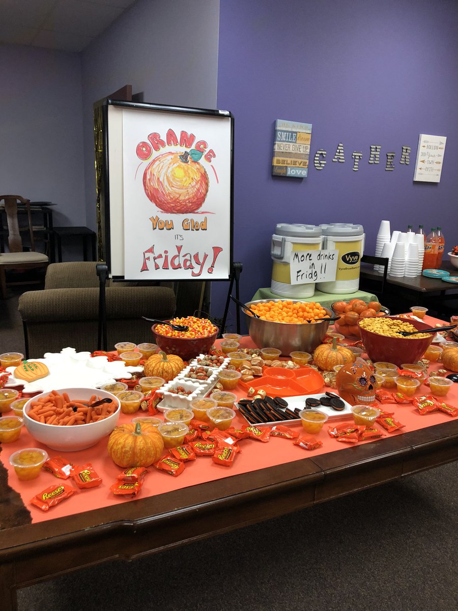 Cunninghamjulee's tweet photo. Yes I am! Thanks DHS admin for the fun Friday treat! @DHSWOLVES @Richmond_DHS @scot_wright https://t.co/dlpHS2Ju9P
