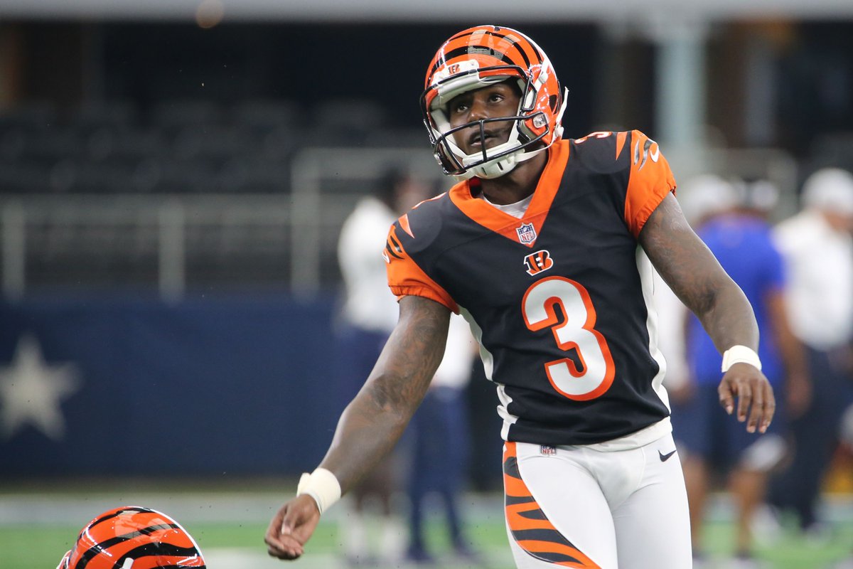 BigCatCountry's tweet image. The #Jaguars have signed a kicker who will backup their injured kicker who was backing up their injured kicker who was backing up their injured kicker who was backing up Josh Lambo bigcatcountry.com/2020/10/9/2150…