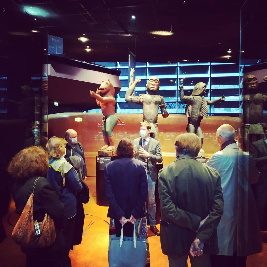 Après l'effervescence du vernissage de l' #ExpoOlmeques 💃, les Amis ont retrouvé avec bonheur le paisible plateau des collections autour des trésors du royaume d'Abomey.

Visite présentée par <a href="/doctroptard/">Philippe Charlier</a>, directeur de la recherche et de l'enseignement supérieur <a href="/quaibranly/">musée du quai Branly - Jacques Chirac</a> 📝