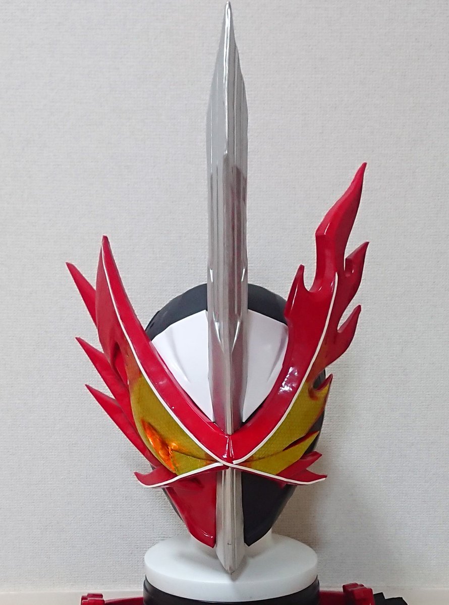 音速の騎士 仮面ライダーセイバーのマスク完成しました 遅くなりました汗 型紙を描いてる時から 頭の剣がデカ過ぎだしw炎の形が複雑すぎだし形やサイズのバランスが難しくて 自身の技量にかなりチャレンジングな作り甲斐のあるマスクになりました 音速の騎士 仮面ライダーセイバーのマスク完成しました 遅くなりました汗 型紙を描いてる時から 頭の剣がデカ過ぎだしw炎の形が複雑すぎだし形やサイズのバランスが難しくて 自身の技量にかなりチャレンジングな作り甲斐のあるマスクになりました