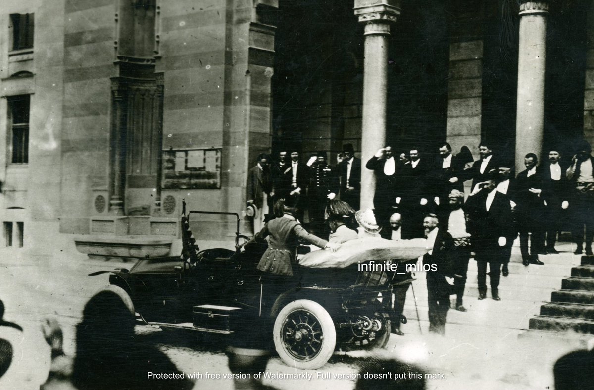 For security reasons, another officer was added to his car, and he stood on the left side of Ferdinand's Gräf & Stift automobile.