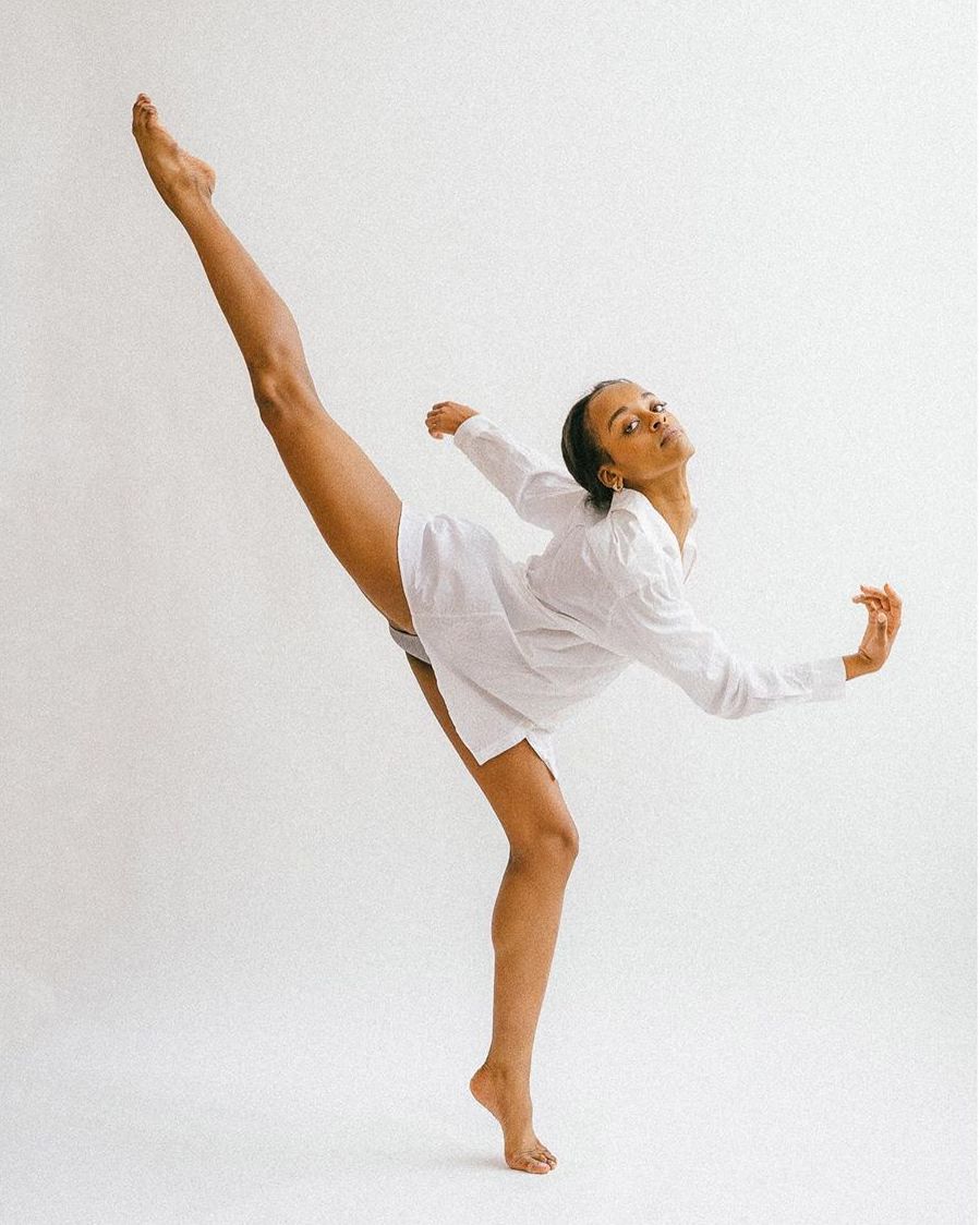 abeabeauty's tweet photo. Ballerina, Black, Fashion, Beauty--Meet Detroit's India Bradley

Strength, athleticism, and grace is beautiful as exemplified by #Detroiter India Bradley, a member of the NYC's Ballet's Corps de Ballet, and now a model for Gabriela Hurst's clothing brand.   Misty, now you!
#abea https://t.co/zHWrutS07l