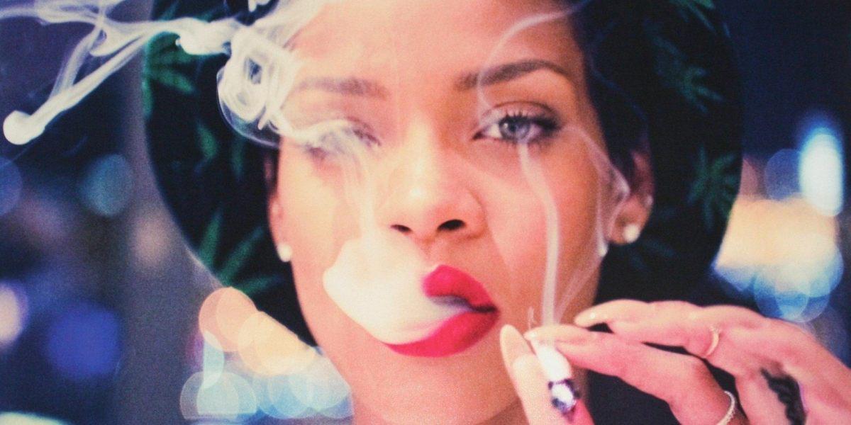 Weelinkd's tweet photo. Rihanna es una cantante, empresaria y actriz originaria de Barbados. Es una de las más conocidas artistas musicales del momento.
Te contamos más de su relación con el cannabis en #WEElinkD 

👇👇👇👇👇👇👇👇👇👇👇👇👇👇👇👇👇👇👇👇👇👇
https://t.co/5FuyEpkinR https://t.co/lB6r8lH5hr