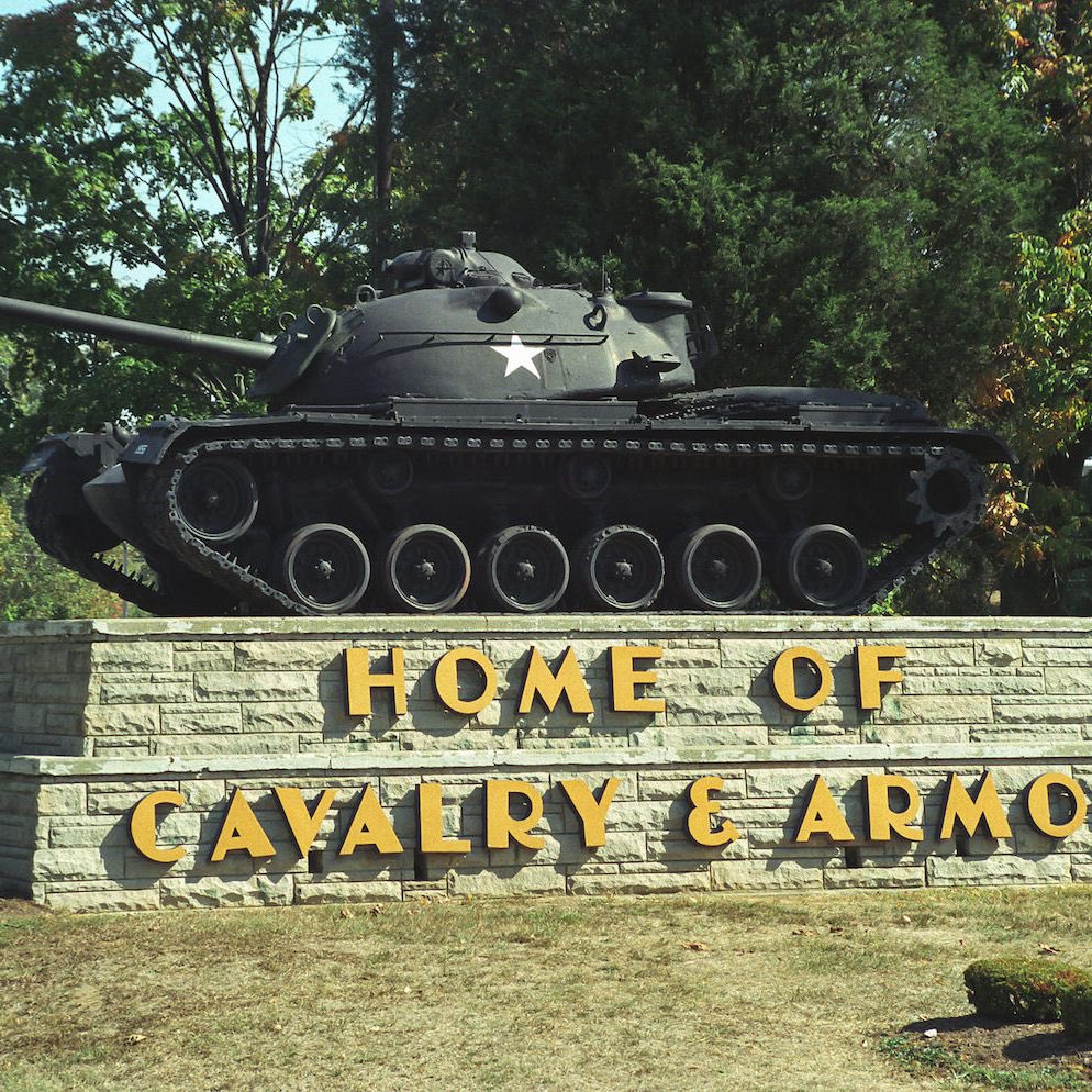 GDTLu's tweet image. I will never forget the pulling through the front gate in ‘92 after @TCUArmyROTC commissioning for AOB &amp;amp; SPLC.  (And AOAC/CLC) Always the Home of Cavalry!  #ScoutsOut #MSH #stetson #spurs #Blackhawk @1stArmoredDiv @Blackhawk_SQDN