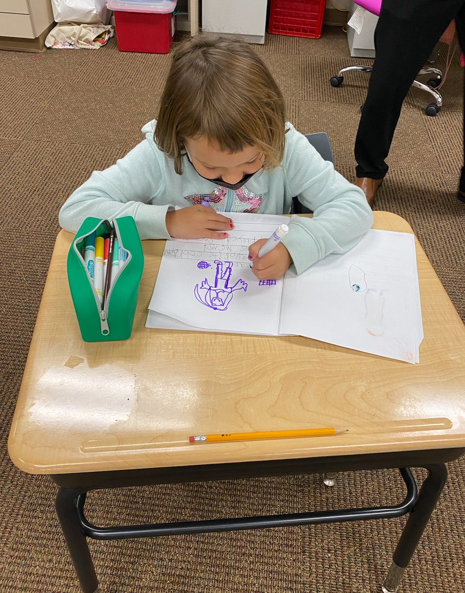 DiamondPath196's tweet photo. Writer's Workshop is in full effect in Ms. Gerhard's 1st grade class! Students are already publishing their first book! #Hardatwork #creativity #choicewriting #DiamondPath https://t.co/IShof2YTfY