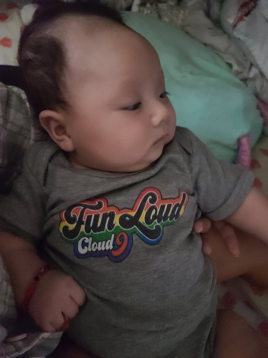 katjeninsane's tweet photo. It's still a little big on her but she's getting ready. She'll definitely bring the "loud" next year. 🤞 @Cloud9SBFC https://t.co/7aJ7nvk1CD