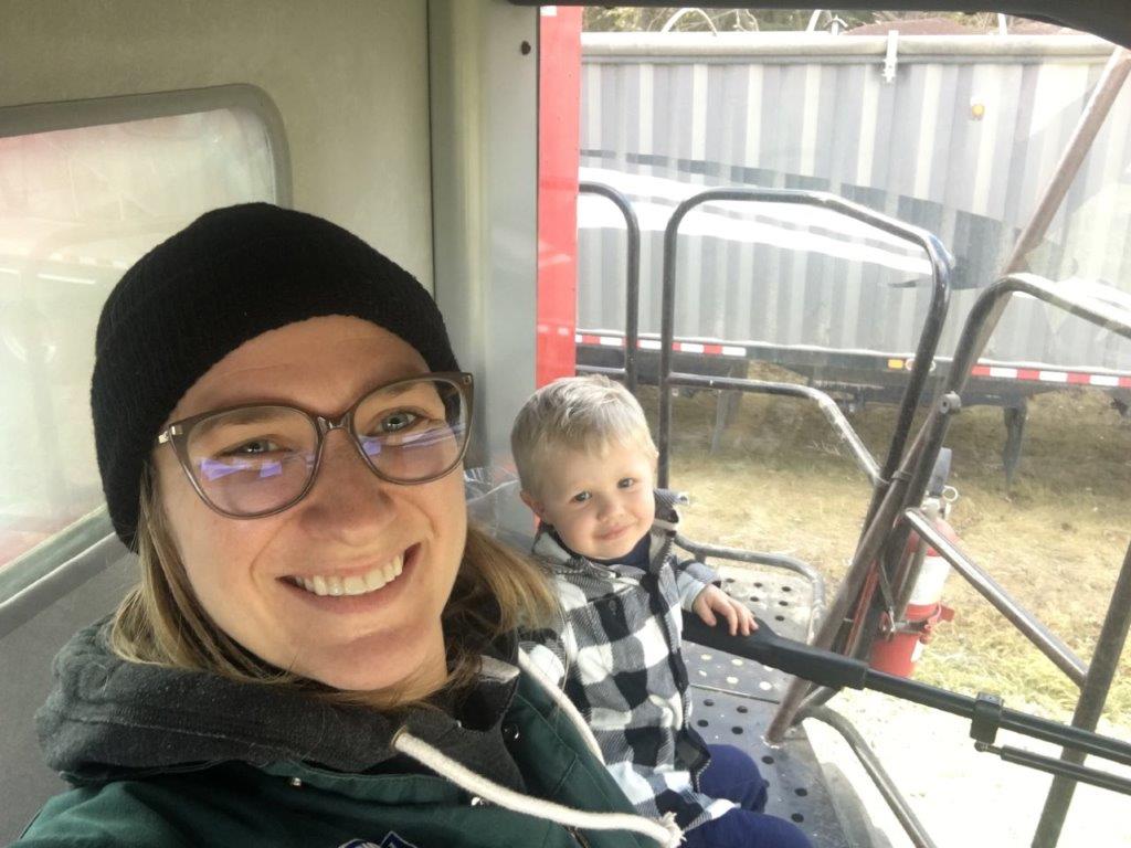 We all know the pure joy kids experience when it's harvest time, and they get to go for a combine ride. Photo proof is even better, send us your best #kidsincombines 😂 🚜