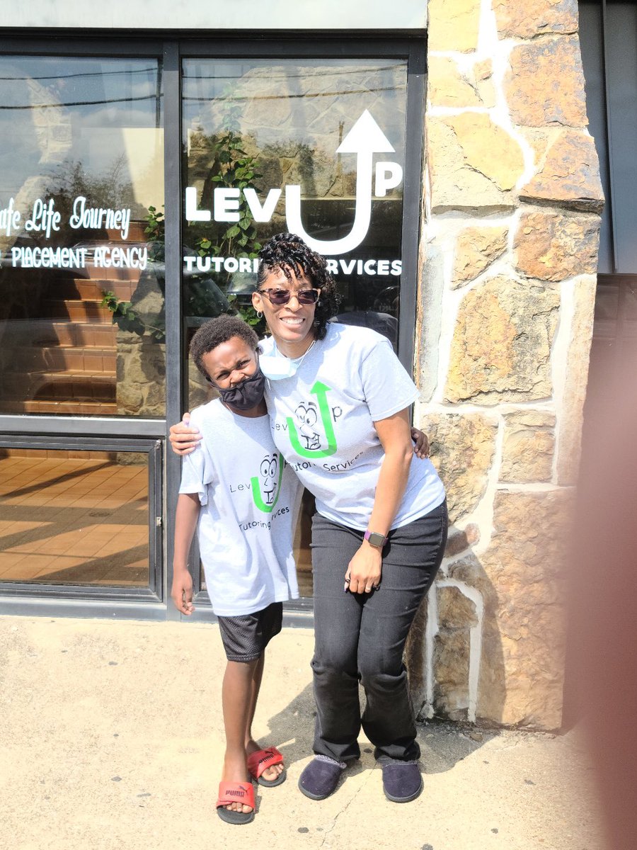 Levulup1's tweet photo. My student and I were twins 👯‍♀️ today https://t.co/7mhkBIs5y0