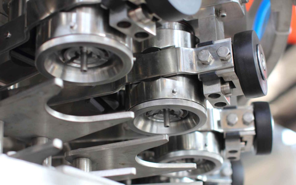 ProBrew1's tweet photo. ProFill Can lines offer quick &amp; easy adjustment of the Filler-Seamer height for a variety of can sizes (i.e. 12oz &amp; 16oz, slim and more!) Email https://t.co/fYHYh9aYGp for more information!
.
. 
#probrew #profill #canfiller #cancraftbeer #craftbeerinacan #c... https://t.co/2wZrIsaICU