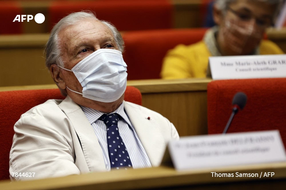 [À LA UNE À 18H] Jean-François Delfraissy, président du Conseil scientifique, n'a pas exclu vendredi la possibilité d'un reconfinement local et a averti les Français qu'il fallait se préparer à vivre avec le virus jusqu'à l'été prochain 5/5 #AFP
