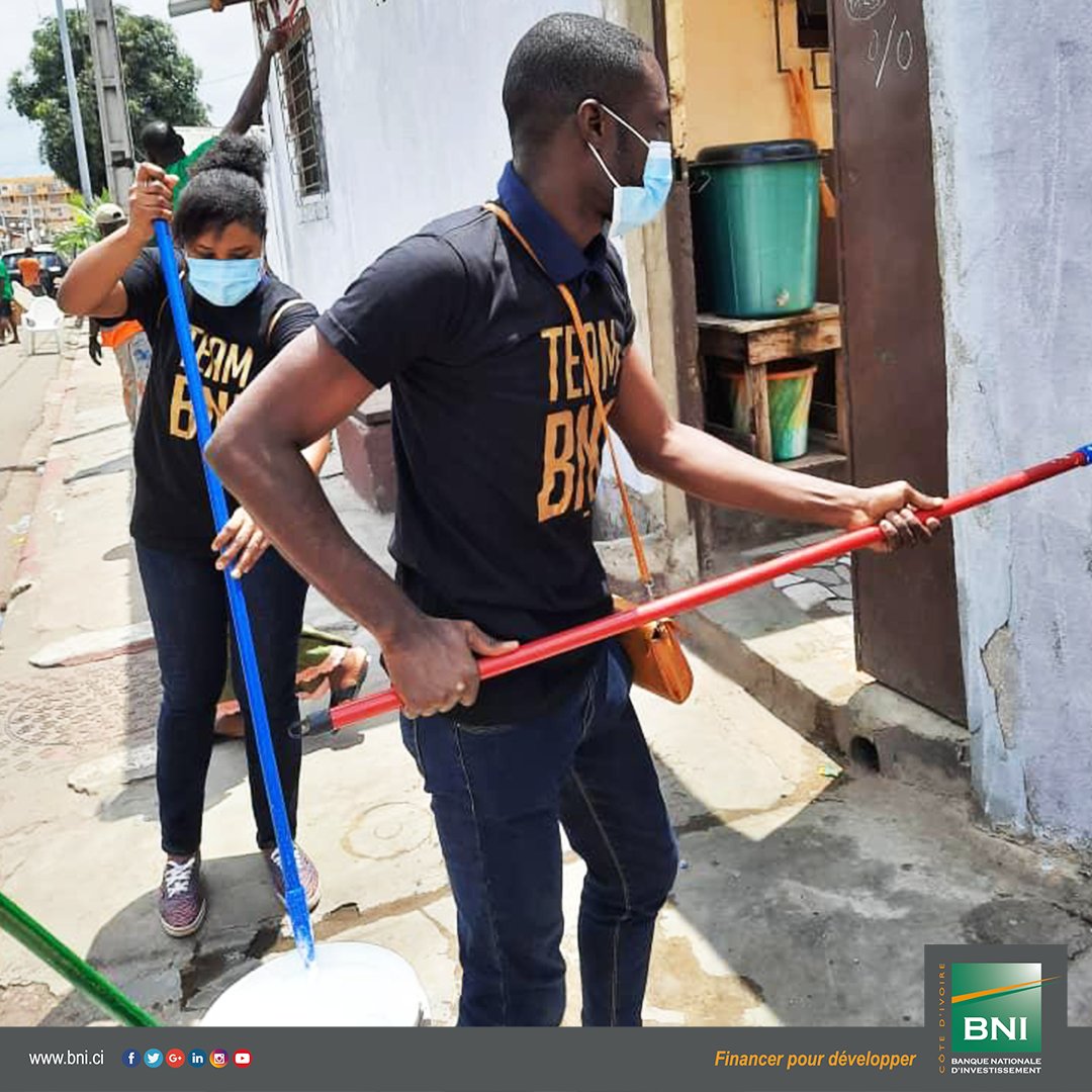 BNI_CI's tweet photo. Dans le cadre de nos actions citoyennes, en collaboration avec la Mobteam, embellissement d'une rue de Treichville: planting d'arbres, peinture des façades, nettoyage, etc. C'était le samedi 03 octobre 2020.
#Planting #Action_Citoyenne #Mobteam #BNI https://t.co/lYV9O14PNq