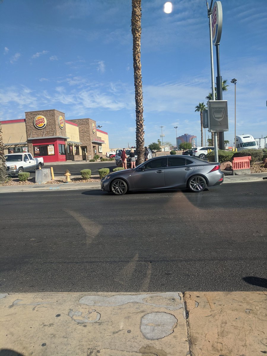 mkoxbg's tweet photo. Tropicana cop grabbing ladies for standing on a corner trying to pay bills https://t.co/EHcnxd0X4J