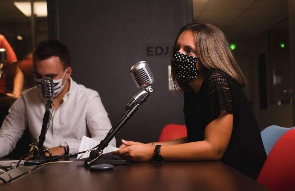 EDJ_FM's tweet photo. On se retrouve dès lundi autour de la table carrée, en direct, pour cette toute nouvelle saison d’EDJ FM ! (📸:  @AlexisGilli) https://t.co/Jv2dNBo8sZ