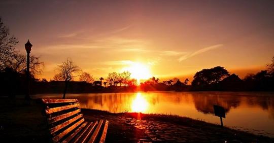 2thank's tweet image. Your present circumstances don't always determine who you are and where you can go. It merely determines where you start.