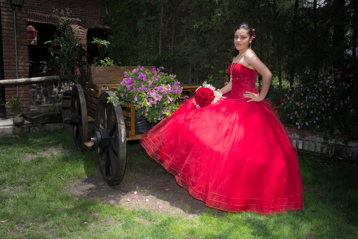 cuadrobrillante's tweet photo. Momentos mágicos de nuestra hermosa quinceañera. Gracias por dejarnos ser parte de tu sueño. DM por si quieres tú sesión #misquince #sonyalpha #sweet15 #princesa #cdmx #inspiration #inspiracion #vestido #photography #fotografia #love #mis15años #fotode15 #quincedress #shooting 2 https://t.co/vsJzqF4YNd
