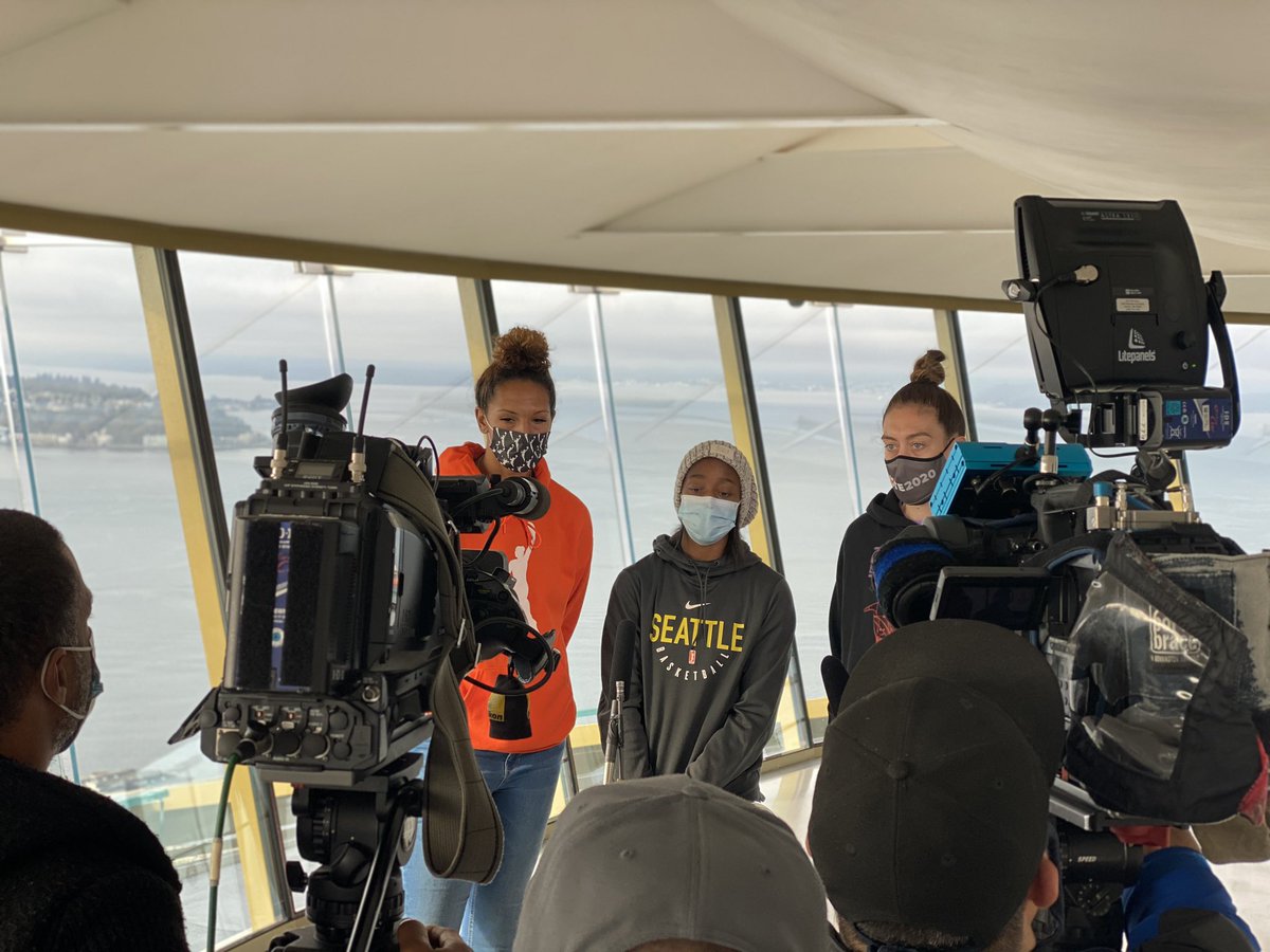 seattlestorm's tweet image. 𝗧𝗵𝗲 𝗖𝗛𝗔𝗠𝗣𝗦 are home! 🏆🏆🏆🏆

#StrongerThanEver
#WeRepSe4ttle