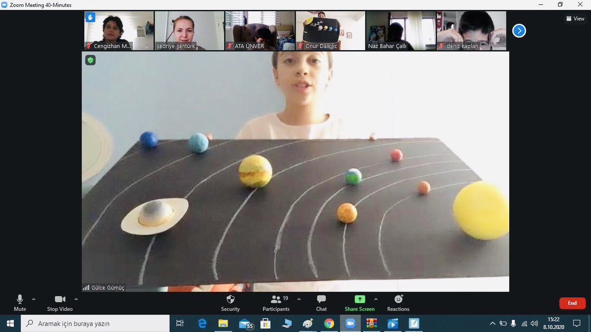 6. Sınıf öğrencilerimiz, Fen Bilimleri dersinde “Gezegenler Modelleri” tasarımlarını arkadaşlarıyla paylaştı.