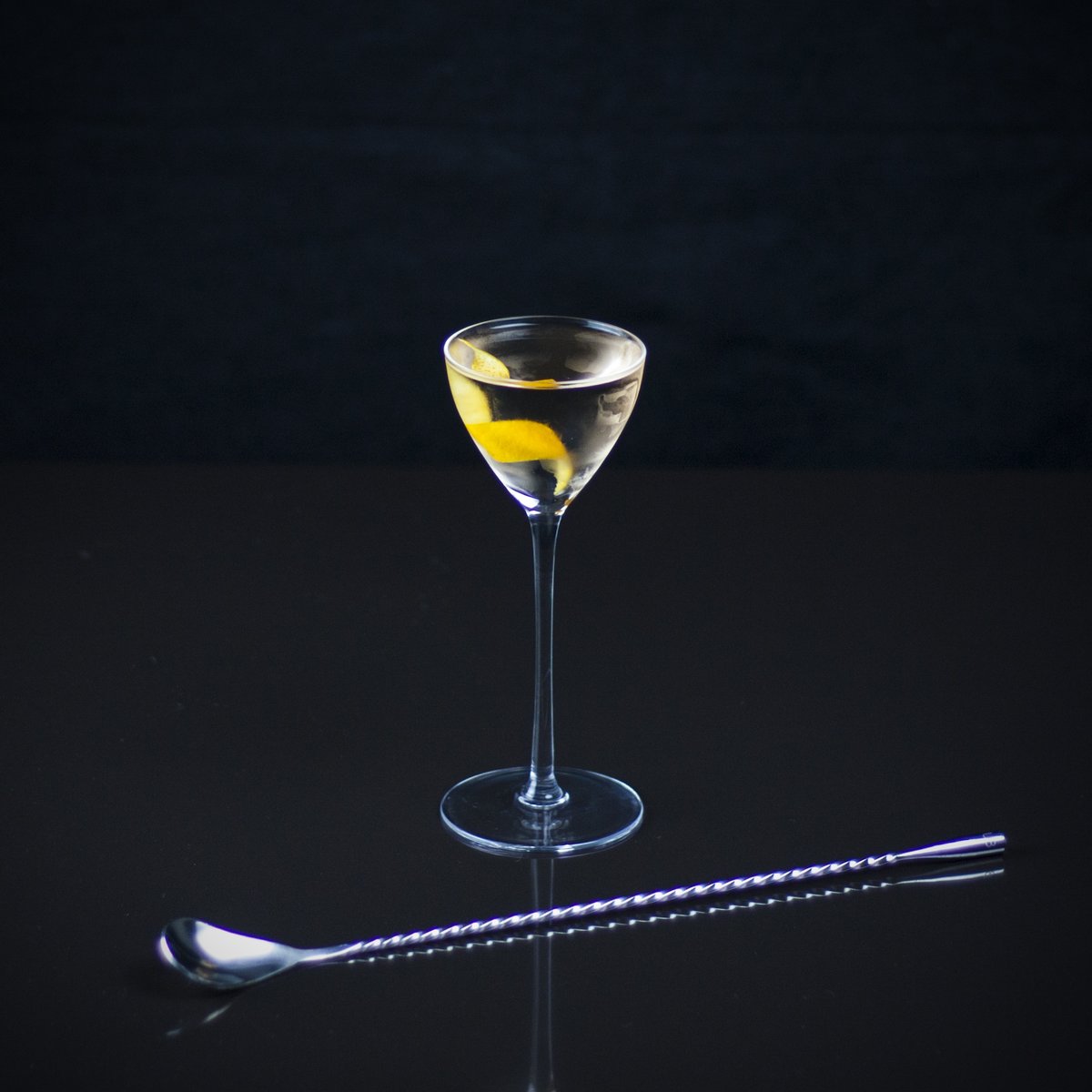 Kick off the #weekend with a #GorseMartini that hits all the right spots! 🍸

50ml #GorseGin
20ml Lillet Blanc
Dash of orange bitters (optional)

Stir all ingredients over ice for 60 seconds and strain into a chilled glass. Add an orange twist. 

#LundinDistillingCocktails