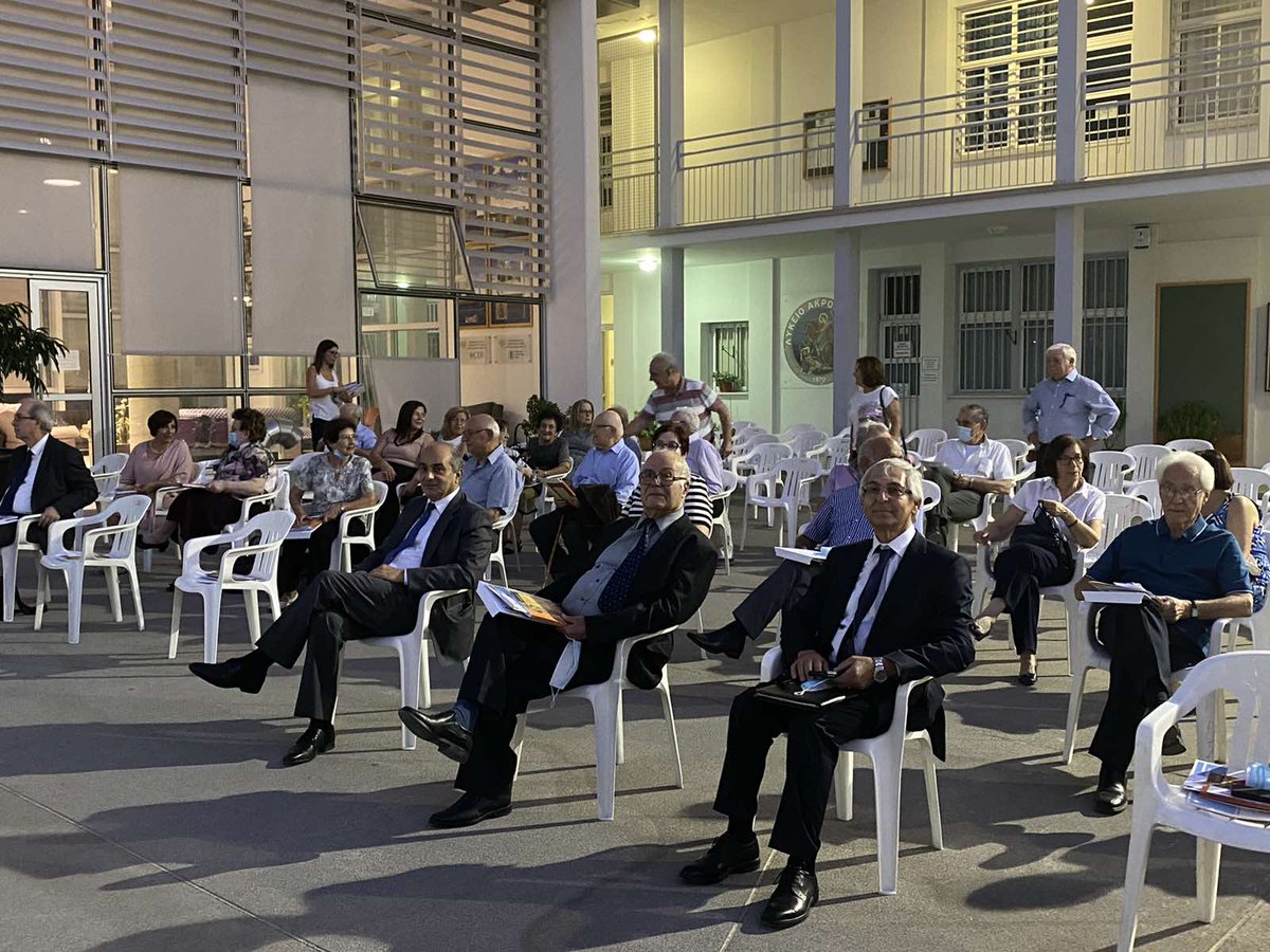 Στην εκδήλωση του Εκπαιδευτικού Ομίλου Κύπρου για την απονομή των ετήσιων βραβείων Ε.Ο.Κ. 2020,με τιμώμενο πρόσωπο τον κ. Γαβριήλ Μηνά, δάσκαλό μου, που μέσα από το μάθημα Αγωγή του Πολίτη, δημιουργούσε τους πρώτους πολιτικούς προβληματισμούς σε εμάς τους μαθητές.