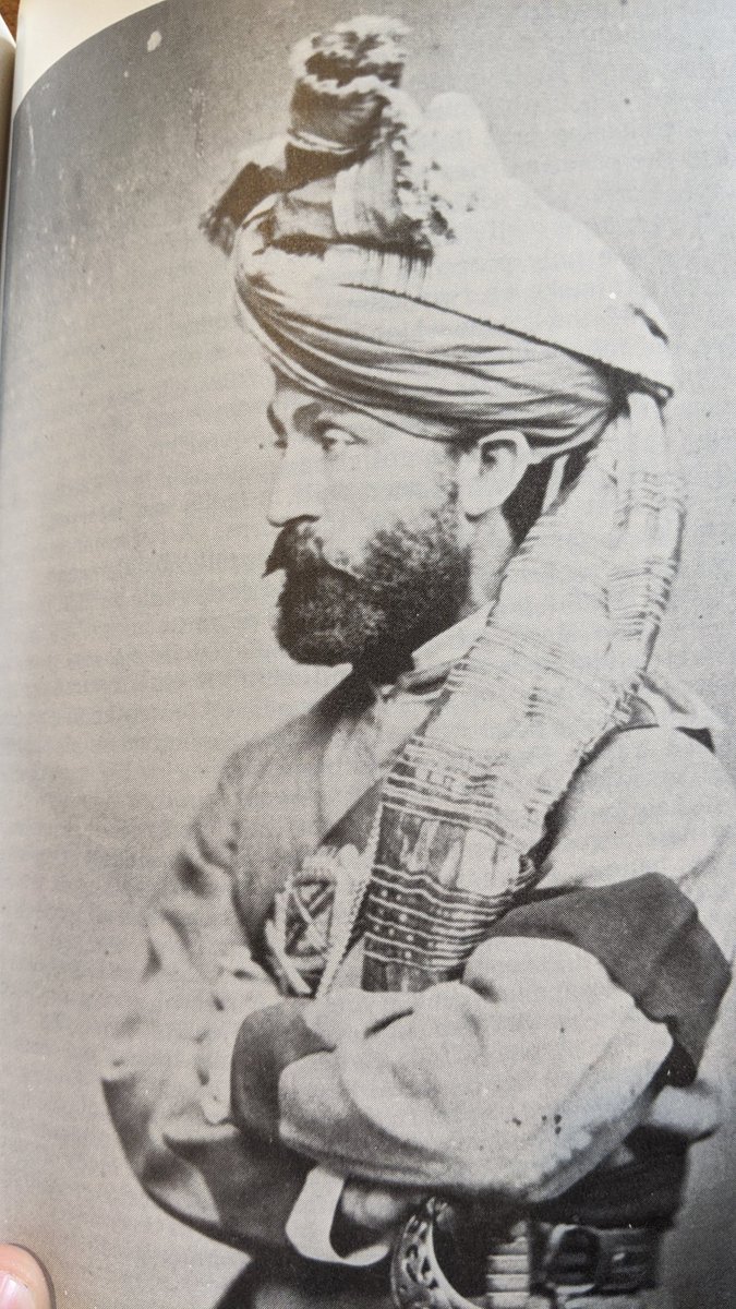 had arrived in India in January 1859 as one of the last batch officers to enter the EIC army with the 6th European Infantry. He wouldn& #39;t serve with them for long as he knew he was destined to follow his brother Quintin to fight at the frontier of Empire with the Corps of Guides