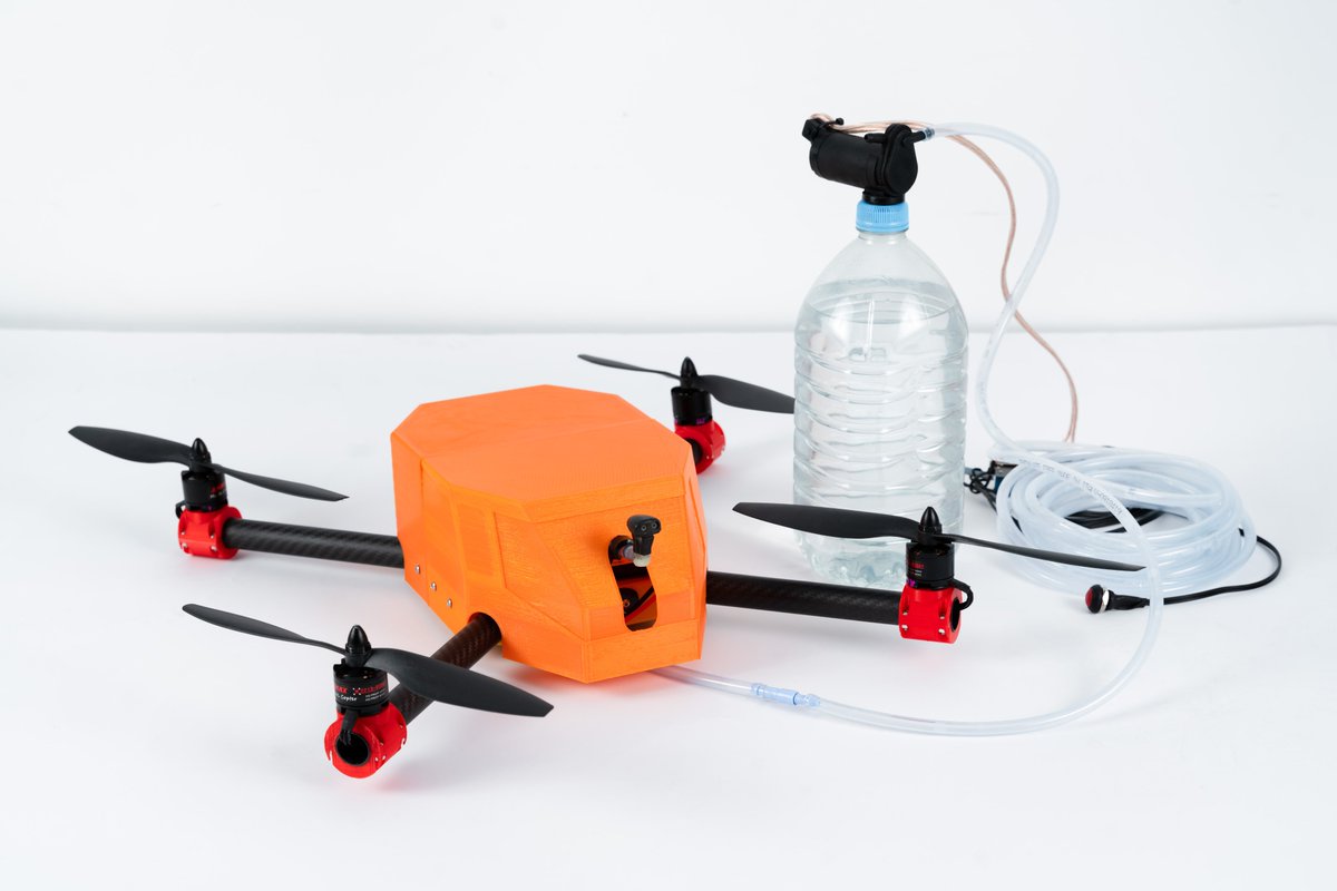 LittleInventors's tweet image. Maker of the Week is the wonderful Andy Smithson, a member at Teeside Hackspace. Andy brought to life the Hydro Fire Hornet, invented by Lucas, age 9. He is an electronics engineer and enjoys a hands on approach to engineering. Take a look! 💥👇pioneersgallery.littleinventors.org/inventions/hyd…