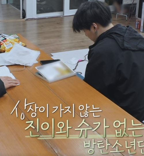 BTSBOOK130613's tweet photo. 201008 인더숲

IN THE SOOP

윤기 앞에 있는 책

11. 아들아 시간을 낭비하기에는 인생이 너무 짧다 - 필립 체스터필드

 공부와 독서, 사색뿐만 아니라 돈, 사랑, 취직 등 이 시대의 젊은이들이 고뇌하는 현실들을 가감 없이 돌출시켜 직면하는 문제에 답을 제시하고 있다. https://t.co/MW1RW4ICTy