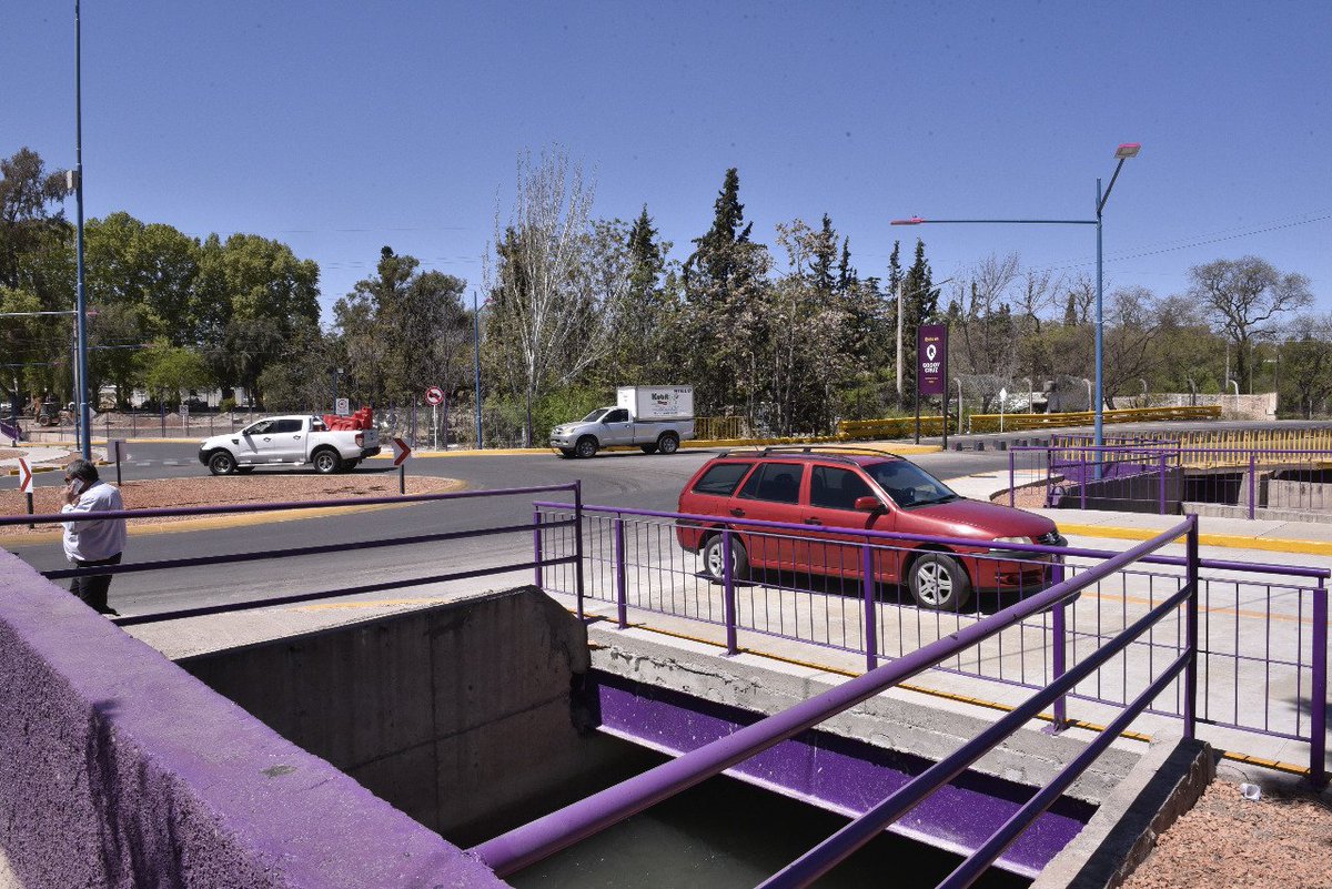 Dejamos habilitado el segundo puente sobre calle La Pampa que vincula Cervantes y Panamericana.
Seguimos haciendo obras para los vecinos.
#ObrasGC