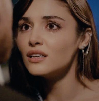 Oysaki Eda ne kadar mutluydu, aşkından kanatlanıp uçacak gibiydi🥀💔
• #sençalkapımı • #edser • #hanker
• #handeerçel • #kerembürsin