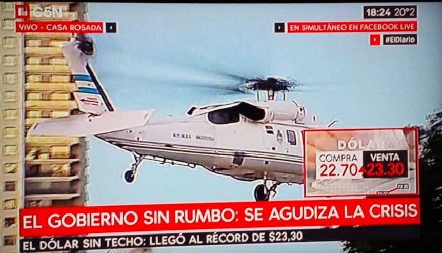 CiudadSuarez's tweet image. #DolarBlue 
Estoy esperando la placa de C5N con el dólar a $ 164.- y una bandada de helicópteros huyendo de Casa Rosada.