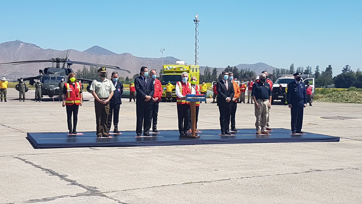 conaf_minagri's tweet photo. Plan de protección contra #IncendiosForestales | Para el combate se dispondrá de 52 aeronaves, 2800 brigadistas, distribuidos entre Atacama y Magallanes. Brigadas convencionales, nocturnas, helitransportadas, interfaz urbano-rural, cisternas y mecanizadas. #ChilePrevieneIncendios https://t.co/pFjgnEZK8t