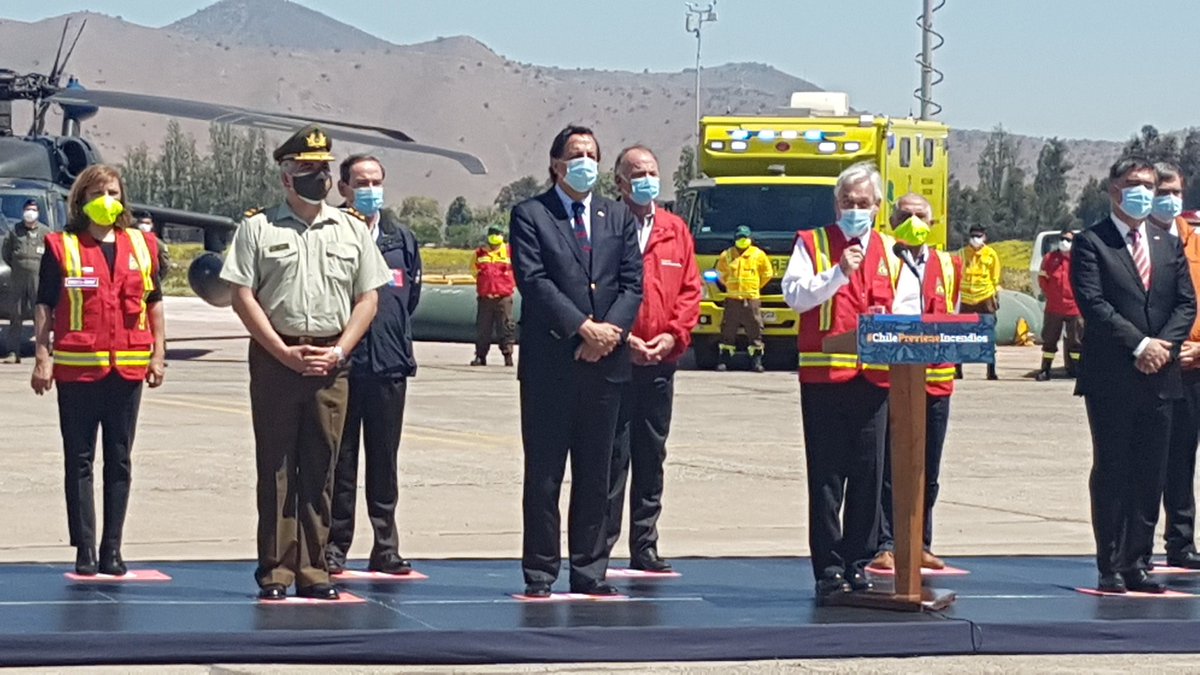 conaf_minagri's tweet photo. Plan de protección contra #IncendiosForestales | Para el combate se dispondrá de 52 aeronaves, 2800 brigadistas, distribuidos entre Atacama y Magallanes. Brigadas convencionales, nocturnas, helitransportadas, interfaz urbano-rural, cisternas y mecanizadas. #ChilePrevieneIncendios https://t.co/pFjgnEZK8t
