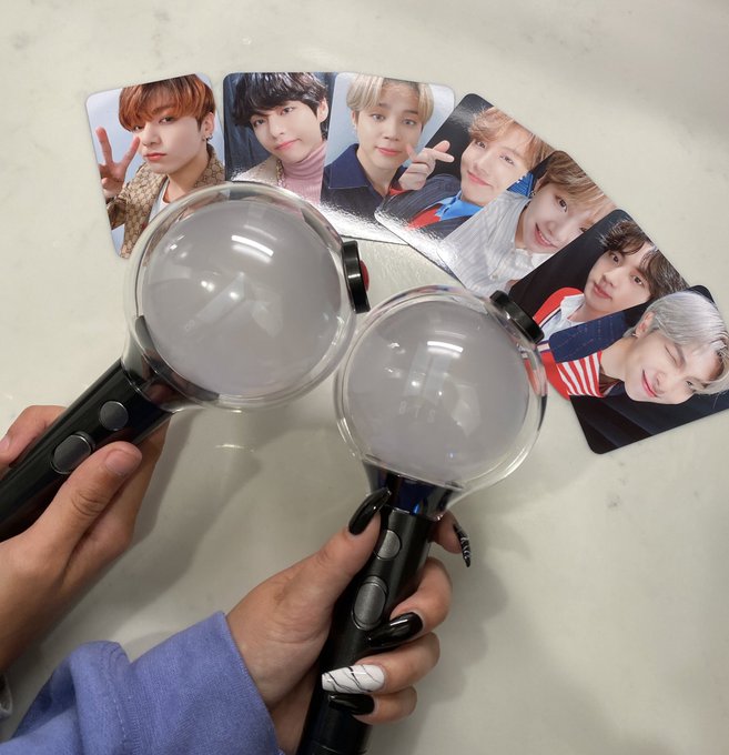 Our army bombs came in just in time for tomorrow&rsquo;s concernt😭💜 https://t.co/cIC5Yi8Asb