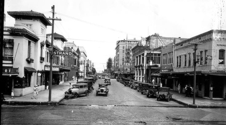 matthewpleasant's tweet photo. Great session from @PlnHillsborough on early #Tampa city planning. Tensions we have today present in our earliest plans. Below: Vintage Ybor City (Columbus at 15th St.), '30s downtown and, lower right, a postcard worthy view of Nebraska Ave. https://t.co/8yBk51v0EF