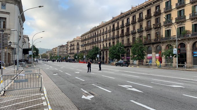 -"¿Y era rey? ¿Sella calles y era rey?"-
#Palindromari republicà

Sellar (BCN):