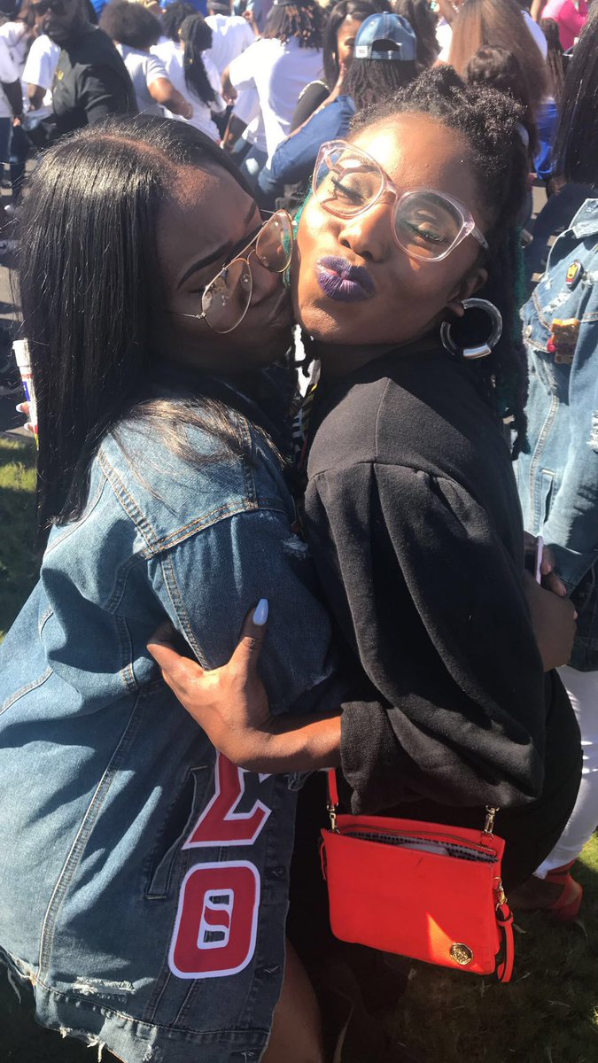 JusCallMeFIERCE's tweet image. Pep Rally where you don’t ask what’s in your cup...you just drink up 😂😂😂 #TSUHC2K17 @JanaE_315 @MedSchoolEbbie @HipHopProf16