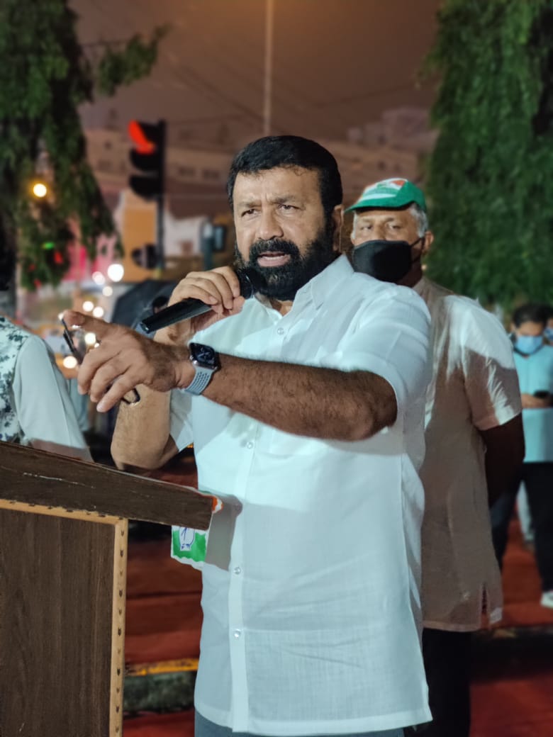 nalapad's tweet image. A candle light vigil was held at Shanthinagar constituency by @mlanaharis, block presidents and party workers in solidarity with the #Hathras rape victim.