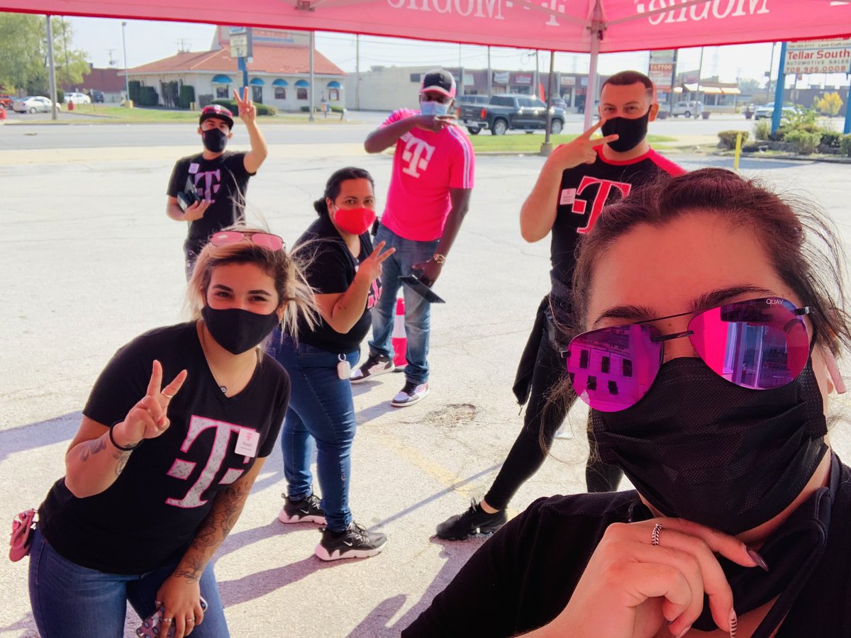 I spy with my little eye the Chicago South truck squad! Stop by today to take advantage of our ahhmazing dealsss! #BeepBeep