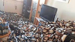 MadsWorldMaster's tweet image. Jetzt wo mein Monatsgehalt in LoL, Runeterra und Genshin aufgebraucht ist, gibt’s eigentlich was Neues über das RPG von Riot? Hab da noch Pfandflaschen übrig @LoLGermany @RuneterraDE