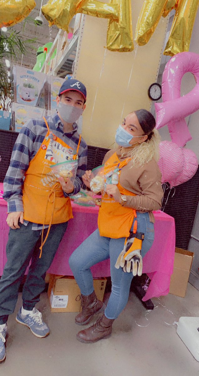 selenaa0965's tweet photo. Muffin day here at 0965 #CAM2020 https://t.co/YyhwPIcPCO