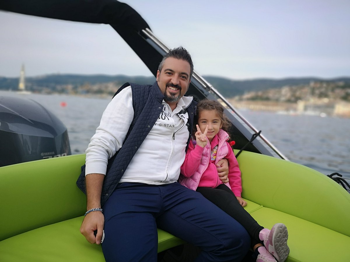 lucarallo's tweet image. “Papà posso venire con te?” 😍 Antinea mi ha accompagnato in quest'avventura: oggi sono salito a bordo della Persico 69F, qui eravamo in gommone e stavamo per andare al Circolo Barcola ⛵ #BarcolanaFun #SiramVeolia #SustainableLife #branded #Barcolana52 #69FSailing #PersicoMarine